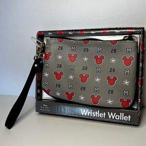 Mickey Mouse Wristlet Wallet New 28 Disney M